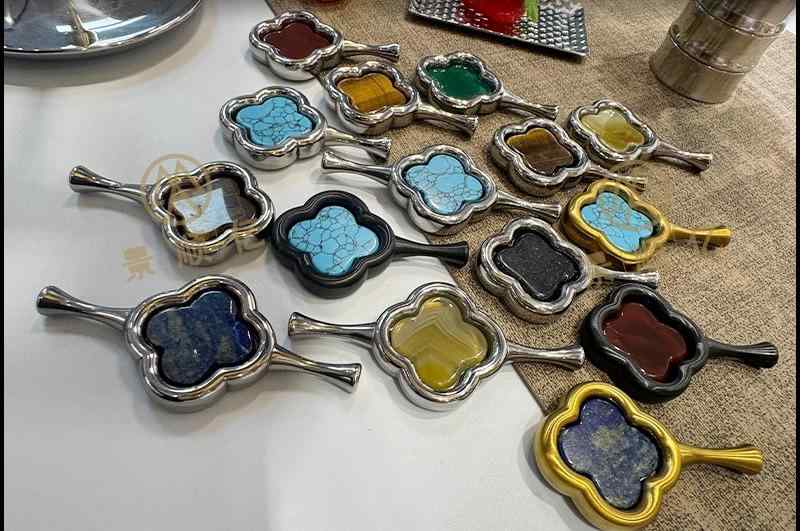 箸置き ステンレス 梅の花 玉嵌め込み おしゃれ スタイリッシュ クリエイティブ ホテル レストラン 卓上 食卓 ダイニング カトラリーレスト