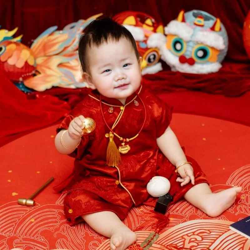 ベビーチャイナ服 男の子 女の子 男女兼用 1歳誕生日祝い着 お食い初め 選び取り 記念撮影 中華風 唐装 錦鯉柄 赤 レッド 春夏 薄手 半袖 2点セット コットン裏地|フロントップ店