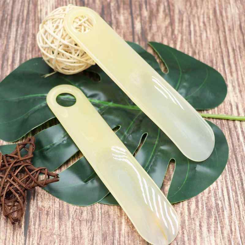 靴べら ショート柄 小型 ミニ 携帯 ポータブル 壊れにくい 丈夫 プラスチック製 らくらく 家庭用 持ち運び スムーズ 靴の着脱 イエロー ブラック シルバー