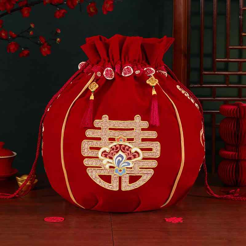 袋 花嫁 女性用 結婚祝い 婚礼 嫁入り道具 新婦側 実家 赤 布製 刺・墸 聚宝盆 財運 宝物入れ 上品 祝い盆 風呂敷 包み布