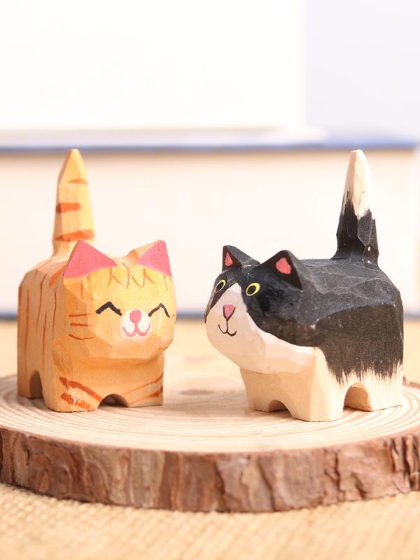 置物 手作り 木彫り 猫 子猫 卓上 インテリア 癒し系 かわいい おしゃれ 和風 木製 木 アニマル プレゼント ギフト 幸運 縁起物 リビング 玄関 書斎 オレンジ グレー 黒