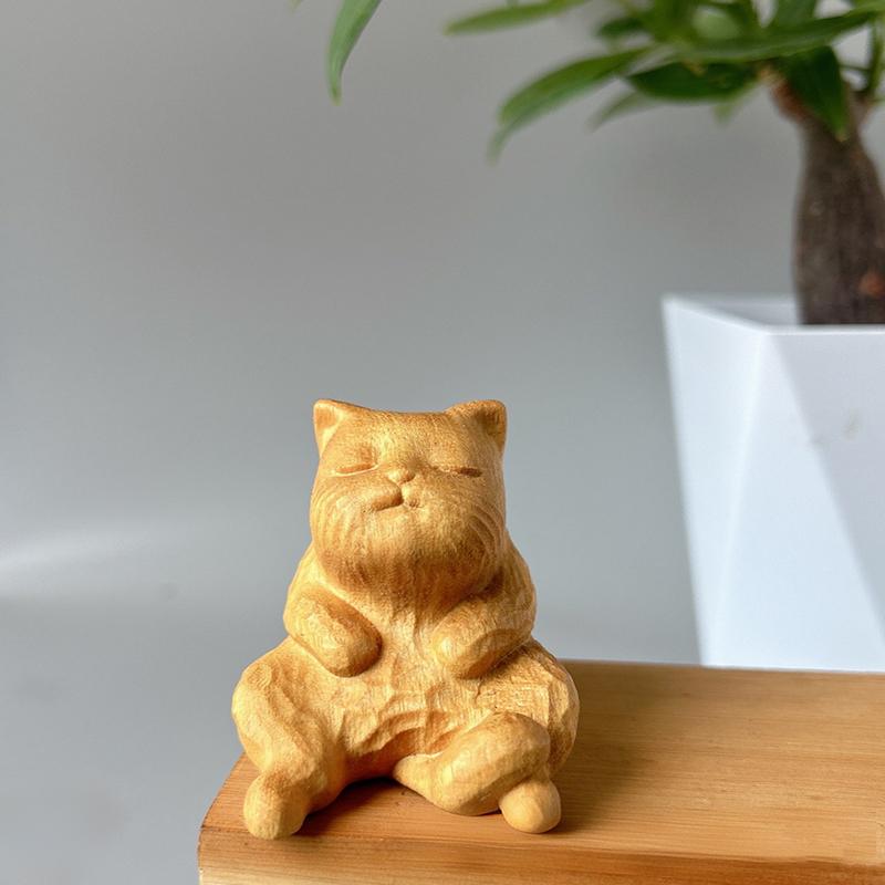 置物 子供向け 黄金檀 木彫り 猫 かわいい ツンデレ猫 招き猫 フィギュア ラッキーアイテム 縁起物 卓上 インテリア 手彫り ゴールド カートゥーン 現代風 香り 動物 プレゼント 癒し