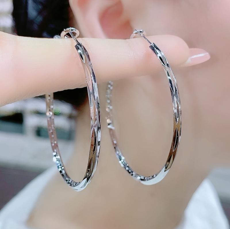 アクセサリー ピアス レディース シンプル 韓国 大ぶり フープ シルバー 上品 クール スタイリッシュ 普段使い オフィス 飾り リング 光沢