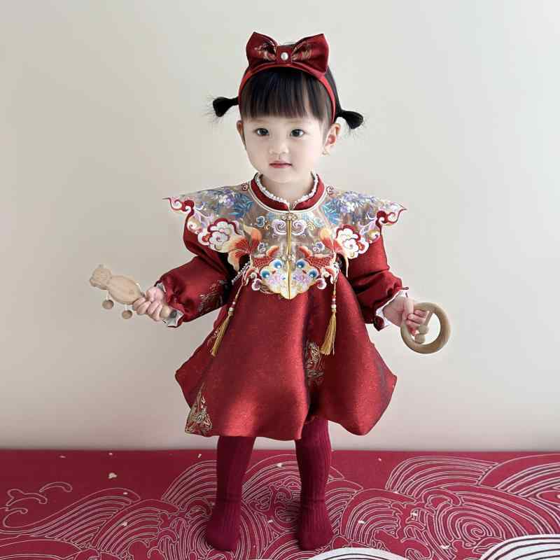 衣裳 お嬢さん もの言う花 1歳 生まれ落ちる日 祝賀会着 礼服 選び取り 御祝い 御召しもの 新瀬戸もの風 姫御前伝達ルート 寄り合い フォーマル 出来事 ポリエステル 赤いこと