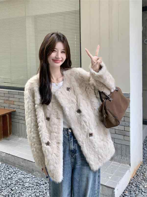 コート レディース 杏 上品 フェイクムートン ウール風 ボア パデットジャケット 冬 防寒 保温 ストレートシルエット 厚手 ダブルボタン ロングスリーブ ラウンドネック 日常使い