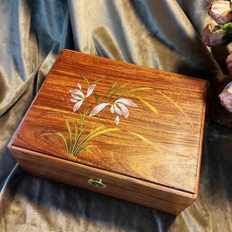 ジュエリーボックス アクセサリーボックス 宝石箱 ミャンマー花梨木 無垢材 木製 収納ケース 鍵付き レトロ クラシック 結婚祝い ギフト プレゼント 大容量 小物入れ