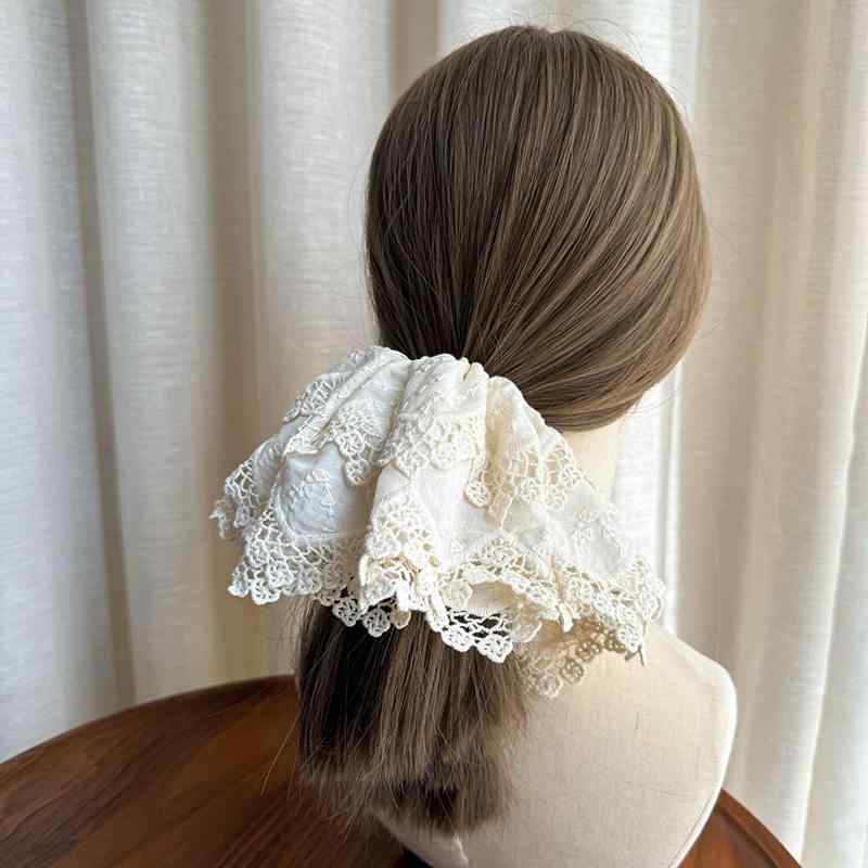 シュシュ レディース ボリューム感たっぷり レース フリルスカート風 コットン 刺繍 凝った 上品 ハーフアップ ポニーテール まとめ髪 髪飾り ヘアアクセサリー