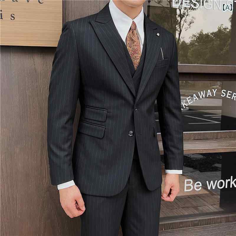 スーツ メンズ スリーピース シングル ストライプ スリムフィット ビジネス 結婚式 披露宴 ブリティッシュスタイル ピークドラペル サイドベンツ ベスト スラックス 秋冬 ブラック ダークグレー ブラウン 高級感|フロントップ店