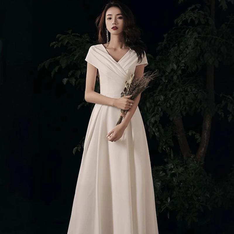 ワンピース レディース ロング 白 結婚式 二次会 披露宴 高級感 サテン 上品 パーティードレス マキシ丈 深Vネック ノースリーブ Aライン エレガント フォーマル 春夏 無地 シンプル 清楚 ポリエステル フレア