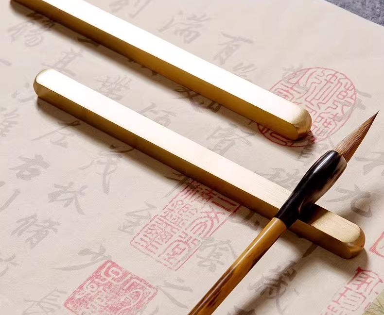 文鎮 真鍮 ペーパーウェイト 紙押さえ 筆置き 書道 習字 絵画 墨画 練習 文房具 重厚感 デスク 書斎 学生 インテリア 飾り 置物 おしゃれ 祥雲 中国風 誕生日 記念 贈り物 プレゼント 収納袋付