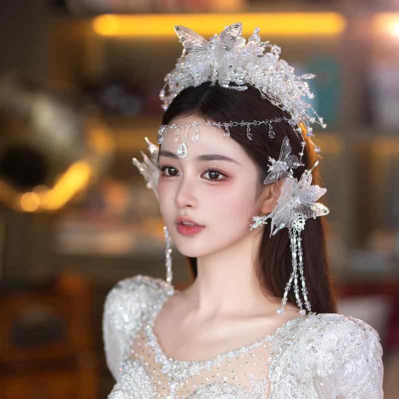 ティアラ レディース 王冠 クラウン ヘッドドレス 髪飾り ヘアアクセサリー 結婚式 ブライダル パーティー ジルコニア クリスタル 合金 電気メッキ加工 高級感 かわいい エレガント 華やか おしゃれ シルバー ホワイト 披露宴 二次会 花嫁 挙式
