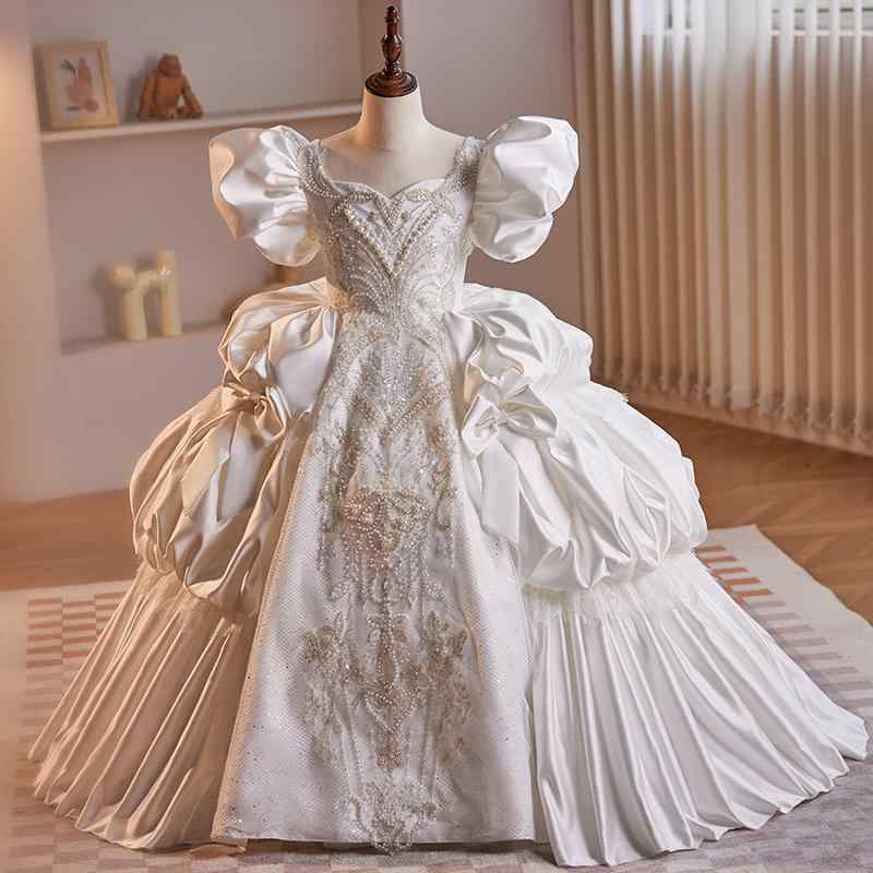 ドレス 女の子 キッズ 子供 結婚式 発表会 誕生日 白 ホワイト サテン プリンセス ワンピース ジュニア 豪華 高級感 光沢感 リボン フレア 上品 Aライン ロング かわいい エレガント 清楚 ギャザー 裏地 無地