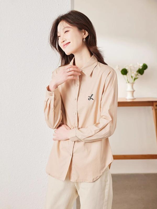 シャツ レディース 春秋 長袖 ブラウス トップス 襟 形態安定 事務服 通勤 オフィスカジュアル 上品 きれいめ 清楚 ポリエステル ポリウレタン タイト 伸縮性 無地 羽織り ライトアウター インナー 杏 白