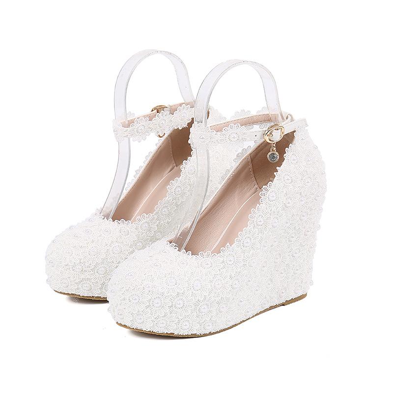 パンプス レディース ウェディングシューズ 結婚式 ブライダル レース ウェッジソール 厚底 ラウンドトゥ ストラップ ホワイト 白 ハイヒール 美脚 歩きやすい 疲れない パーティー フォーマル 高級感 エレガント オールシーズン フェイクレザー