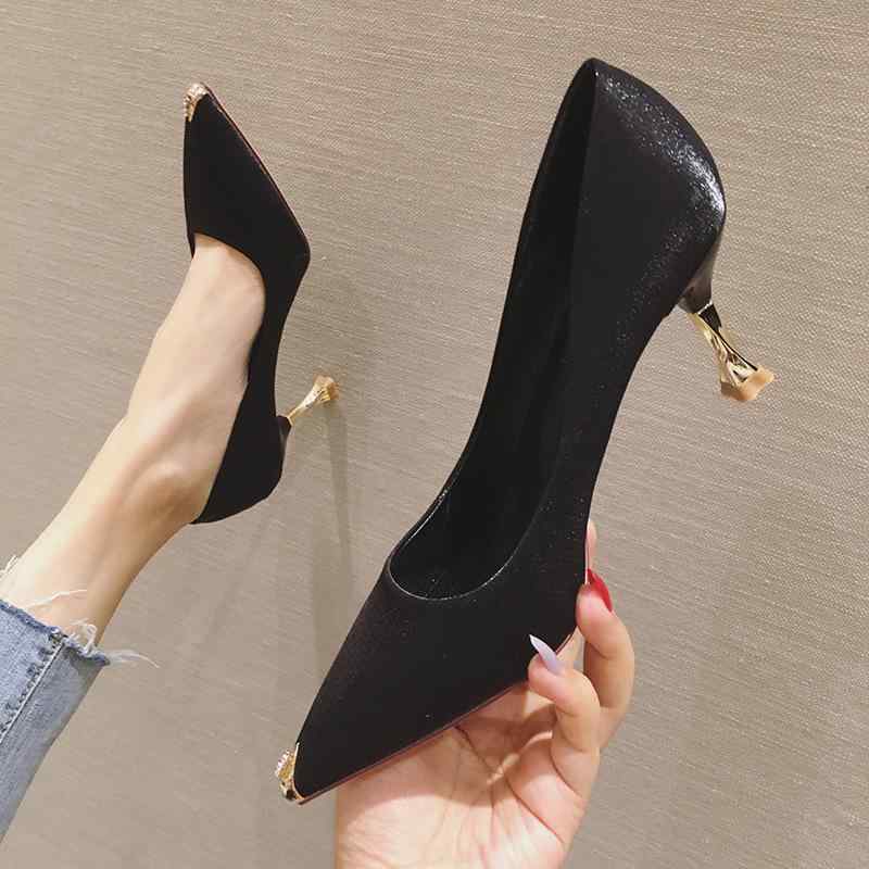 パンプス レディース 秋冬 ポインテッドトゥ ピンヒール 8cm 通勤 オフィス フォーマル 美脚 疲れにくい 歩きやすい クッション 合成革 黒 ヌード レッド 金属パーツ メタルチップ