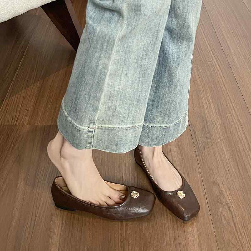 フラットシューズ レディース パンプス ぺたんこ カメリア ラウンドトゥ 柔らかい 疲れにくい 歩きやすい ローヒール スリッポン カジュアル レトロ フレンチ エレガント 大人 かわいい 普段使い 春夏秋 アプリコット ブラウン