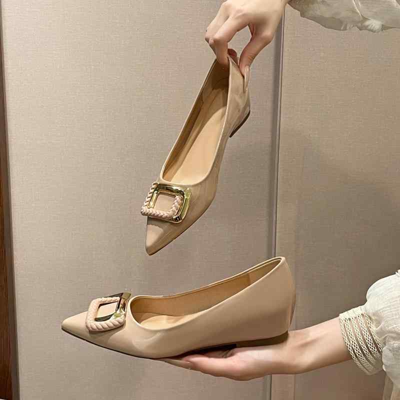 パンプス レディース フラットシューズ インヒール 5cm ポインテッドトゥ エナメル スクエアバックル ぺたんこ 履きやすい 疲れにくい 通勤 オフィス 普段使い ブラック ヌード 春夏 ローヒール 軽量 クッション性 高級感 大人 婦人靴