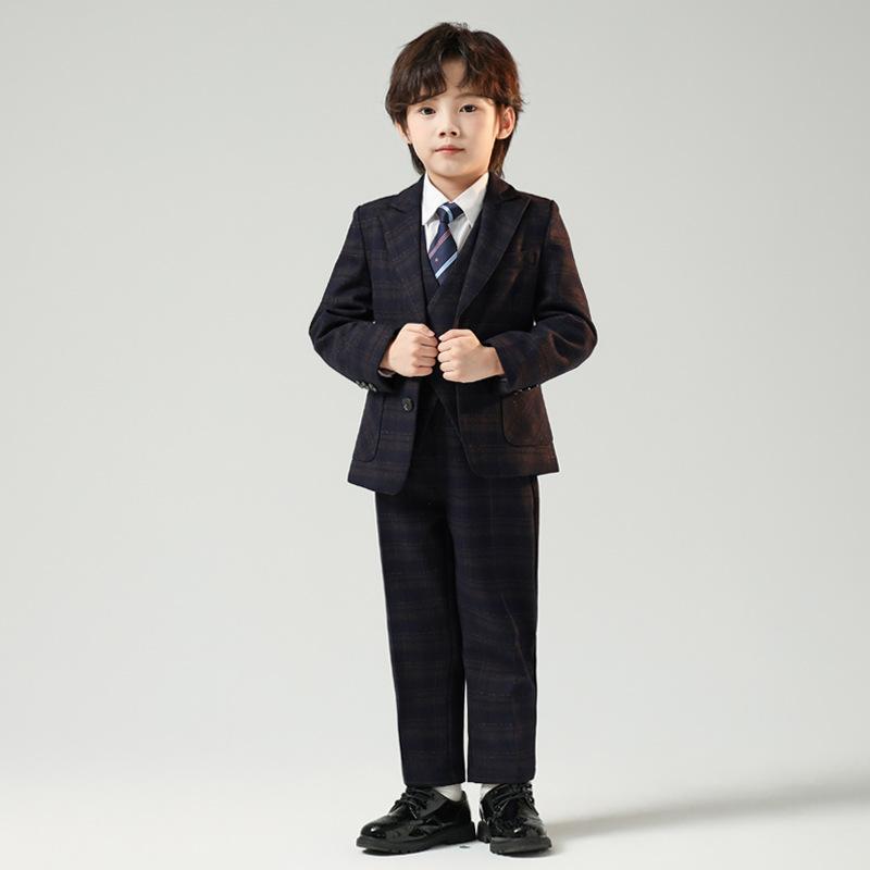 スーツ 男の子 キッズ フォーマル 英国風 チェック柄 礼服 発表会 結婚式 七五三 ジャケット パンツ ベスト シャツ 上下セット 紺 ネイビー 柔らかい 快適 ポリエステル 春夏 ブリティッシュ 長袖 ボタン ズボン 通気性