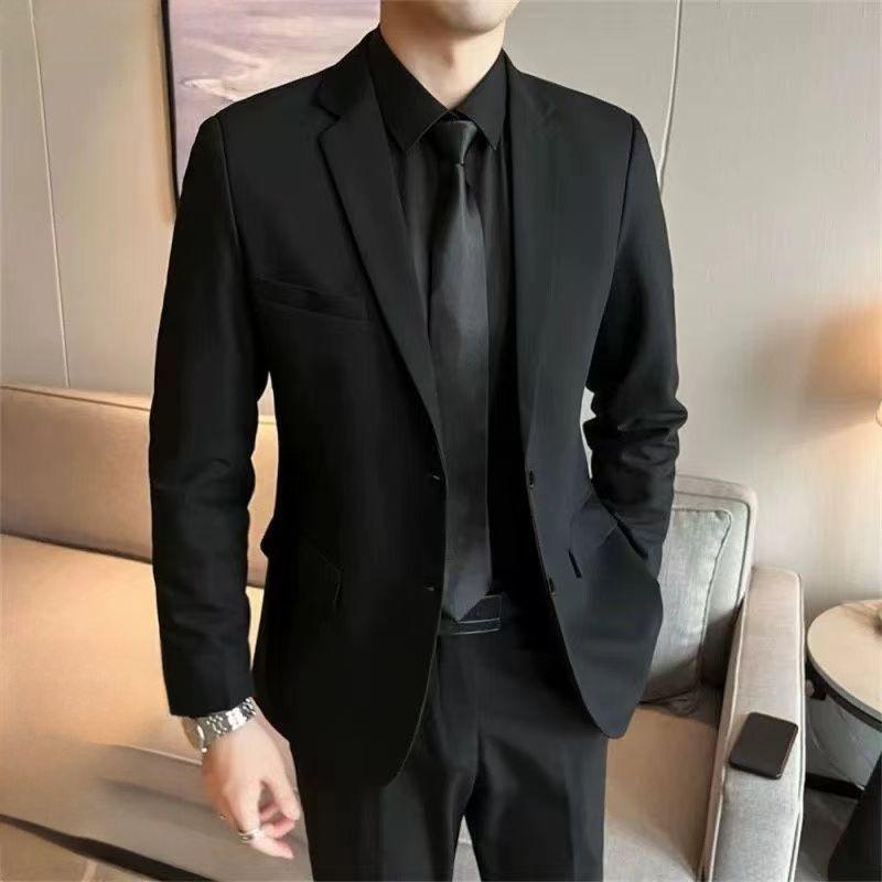 スーツ メンズ セットアップ テーラードジャケット スラックス 紳士服 礼服 新郎 付添人 ビジネス 結婚式 カジュアル オールシーズン ポリエステル 高級感 ボタン 黒 無地 スリム 形態安定 防シワ 清潔感 軽量