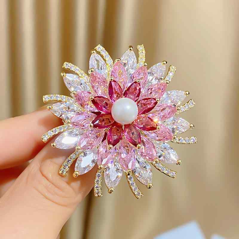 ブローチ メンズ レディース 秋冬 雪の結晶 蓮の花 リーフ ジルコニア カラフル 高級感 チラ見え防止 銅製 アクセサリー コサージュ 上品 華やか キラキラ カジュアル 通勤 普段使い パーティー 大人 かわいい 4,250円