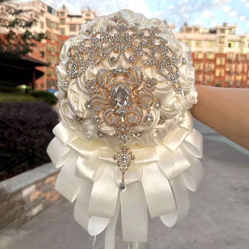 ウェディングブーケ レディース 結婚式 披露宴 前撮り 新婦 ブライズメイド キャスケード 薔薇 バラ ローズ ビジュー ラインストーン サテンリボン 豪華 高級感 造花 撮影小物 写真映え アイボリー エレガント ハンドメイド