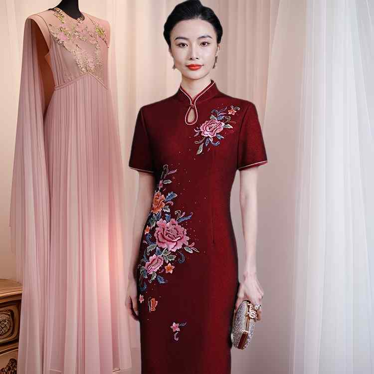 瀬戸ものお召しもの レディース 衣装 御芽出度 交歓会 寄りあい お母さん まま母 刺しゅう 御前上等感 雅びやか 雅びやか 古典派音楽 レトロ 立ち襟 半袖 膝丈 フォーマル 礼服 ポリエステル 伸縮性 伸ばすこと 40代 深紅 春夏