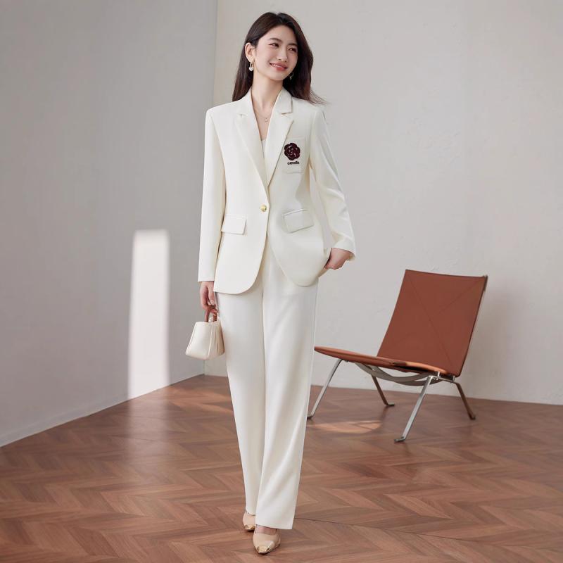 セットアップ レディース 女性用 テーラードジャケット パンツスーツ 事務服 通勤 オフィス フォーマル 上品 エレガント 高級感 きれいめ 無地 春秋 長袖 ストレートパンツ ベージュ 黒 ブラウン ポリエステル ポリウレタン ボタン