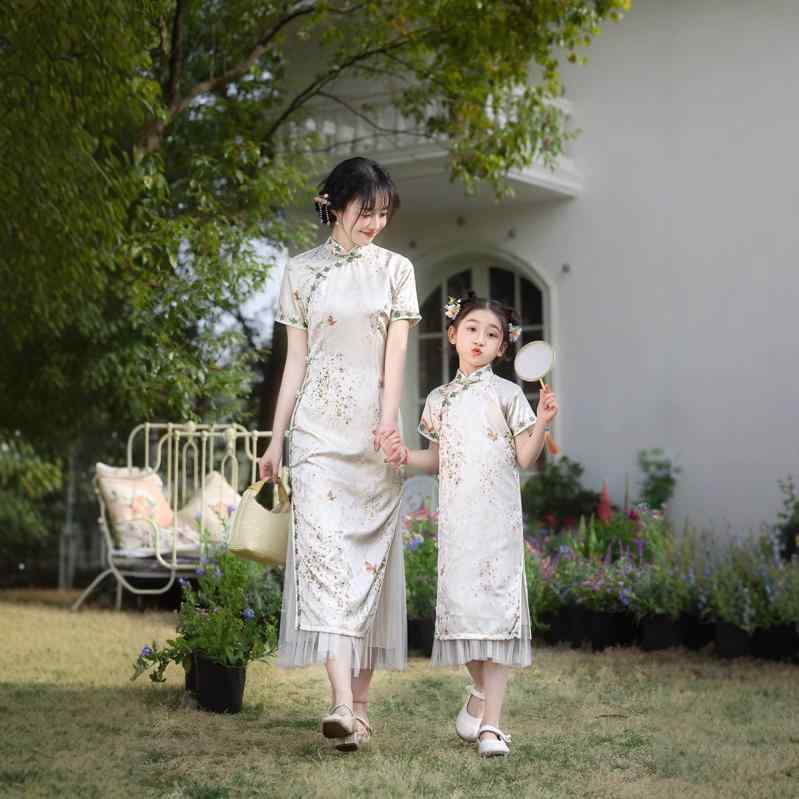 チャイナドレス レディース キッズ 子供 女の子 ワンピース チャイナ服 親子ペア 親子お揃い ペアルック ママ 娘 型 半袖 花柄 プリント 総柄 膝丈 柔らかい 通気性 薄手 春夏 お出かけ フォーマル かわいい きれいめ