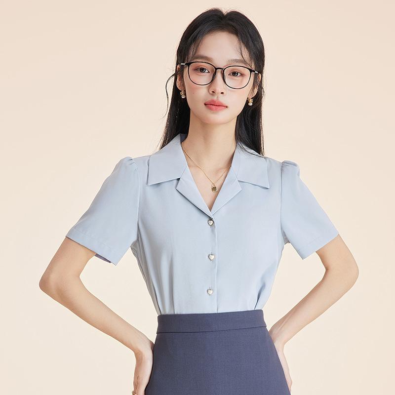 ブラウス レディース 半袖 Vネック シャツ トップス オフィス 通勤 ビジネス 事務服 きれいめ 上品 エレガント ポリエステル シワになりにくい ノーアイロン スリム 無地 春夏 ホワイト ブルー シンプル ボタン
