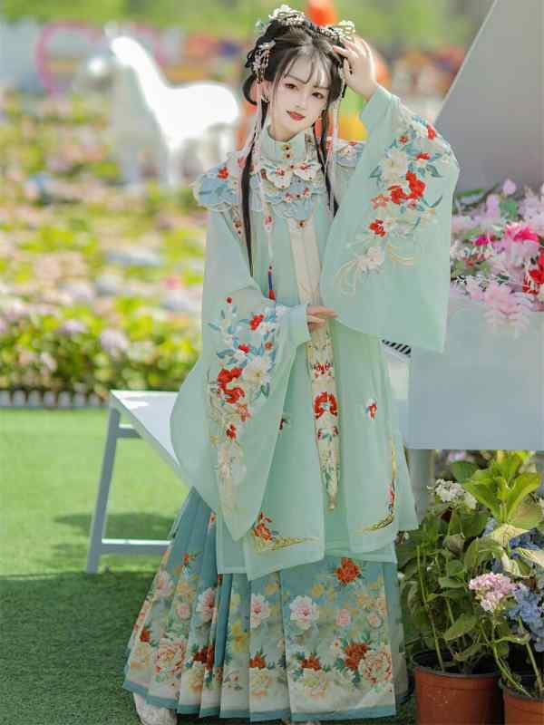 漢服 レディース セットアップ 明朝風 3層 雲肩 牡丹柄 刺繍 春夏 豪華 高級感 ロングローブ 伝統様式 上品 グリーン イエロー エレガント 撮影用 ステージ衣装 フォーマル 贅沢 マミアンスカート キャミソール