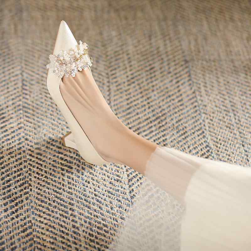 パンプス レディース ポインテッドトゥ 太ヒール 結婚式 ブライダル サテン 履き口浅め 大きいサイズ アプリコット 無地 韓国ファッション オールシーズン パーティー 通勤 歩きやすい 婦人靴 高級感