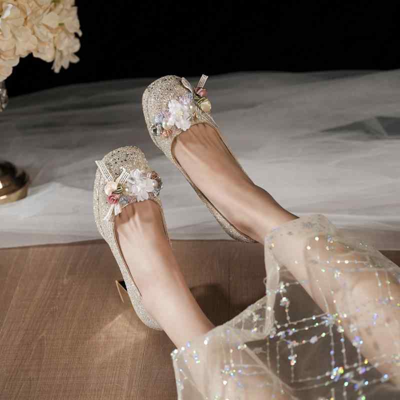 パンプス レディース フレンチ風 花 チャンキーヒール 太ヒール 厚底 ラウンドトゥ シャンパン グリッター ラメ 結婚式 ウェディング ブライダル オールシーズン シューズ 安定感 疲れにくい 上品 高級感