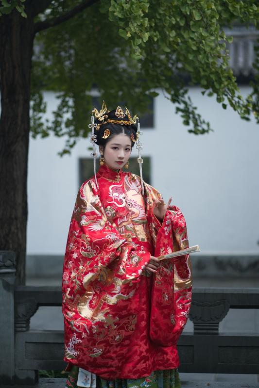 生地 男の子 子供 漢服 龍柄 金襴 明朝様式 伝統 中国風 長着 春夏 スタンドカラー 丸襟 コーデュロイ 綿素材 舞台 演劇 撮影用 華やか 高級感 かっこいい 時代劇 なりきり オレンジ 赤