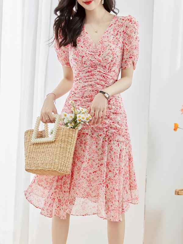 ワンピース レディース Vネック 半袖 小花柄 フラワープリント シフォン素材 タック ウエストマーク Aライン ミモレ丈 膝下 着痩せ 体型カバー スタイルアップ 上品 フェミニン 大人可愛い エレガント きれいめ 春夏 ブルー ピンク|フロントップ店