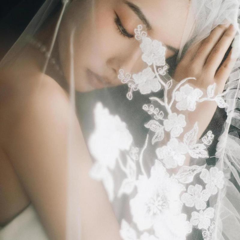 ヴェール レディース 結婚式 披露宴 前撮り ヘッドドレス 髪飾り ヘアアクセサリー ブライダル レース チュール アイボリー 1.5-2m ロング 高級感 かわいい 自然 幾何学 クリスタル 春夏 ショール 大判