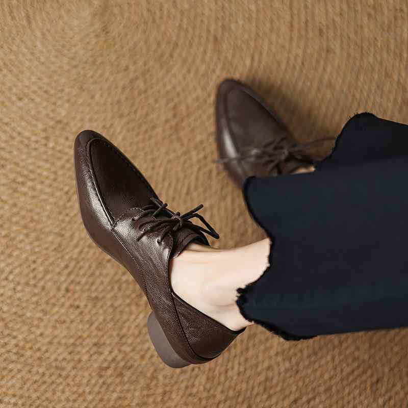 パンプス レディース ポインテッドトゥ ローヒール レースアップ ステッチ ぺたんこ カジュアル 通勤 歩きやすい 疲れにくい 合成革 PUレザー 大きいサイズ 春夏 ブラック ブラウン 無地 大人 きれいめ 上品