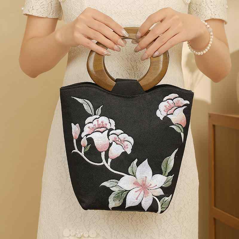 ハンドバッグ レディース 鞄 バケツ型 スクエア チャイナドレス 民族調 エスニック 刺繍 花柄 竹 木製 持ち手 ヴィンテージ風 レトロ 普段使い デイリー 春夏 ポリエステル チェーン ロック ブラック ホワイト