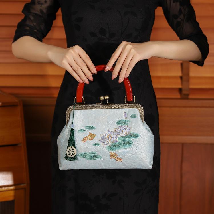 ハンドバッグ レディース 鞄 刺繍 チャイナドレス用 パーティー 結婚式 披露宴 クラッチ 漢服 中華風 レトロ 上品 華やか 花柄 チェーン スクエア 横型 白 ホワイト ポリエステル お出かけ 春夏