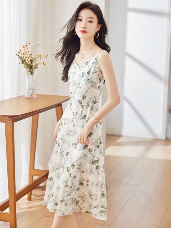 ワンピース レディース 春夏 キャミソール 小花柄 ロング丈 Vネック ノースリーブ ホワイト 韓国ファッション 英国風 エレガント 上品 リゾート ビーチ 通勤 ポリエステル フェミニン きれいめ 高級感