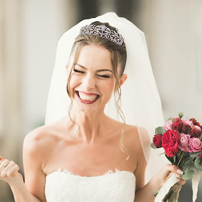 ティアラ レディース 王冠 ヘッドドレス ヘアアクセサリー ブライダル 花嫁 結婚式 披露宴 二次会 ジルコニア ラインストーン プリンセス リーフ 葉 欧米風 ジュエリー 電気メッキ加工 高級感 キラキラ ゴージャス 春夏