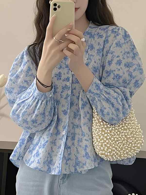 ブラウス レディース 長袖 シフォン 小花柄 トップス ブルー エレガント 綺麗め ラウンドネック ゆったり ゆったり ボタン カジュアル 普段使い 通勤 お出かけ ポリエステル シャツ 総柄 春物 華やか フェミニン