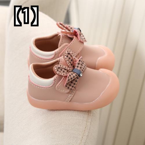 靴 ベビー 子ども 女の子 かわいい 春秋冬 滑り止め 0歳 1歳 2歳 ファーストシューズ 柔らかい 歩きやすい 履きやすい つま先保護 歩行練習 耐摩耗 レザー ピンク 白 リボン 花 チェック柄 最新発見