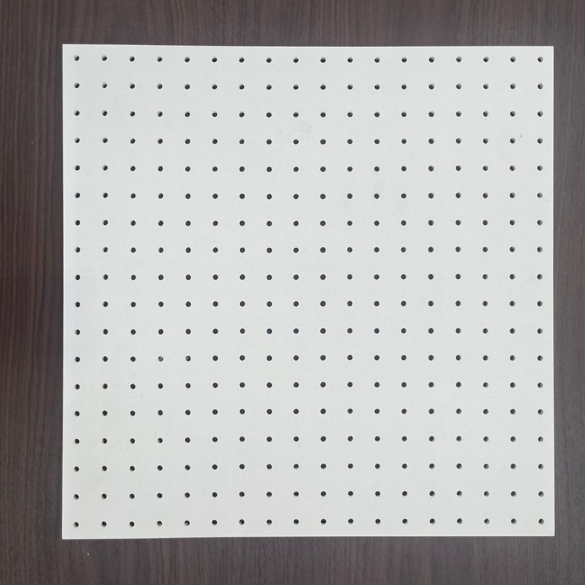 有孔ケイカル板 5mm厚み 450x450mm φ5-25mmピッチ 4枚セット　パンチボード パンチングボード　有孔ボード DIY 吸音材