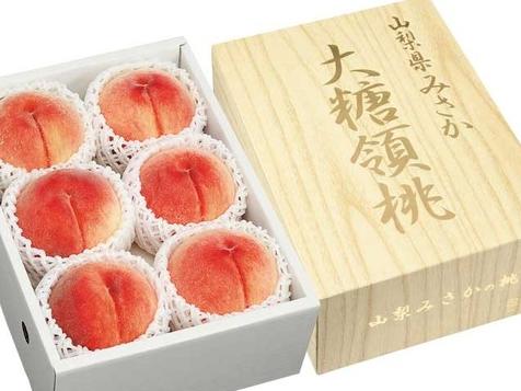 【山梨 桃】　御坂大糖領　大玉桃　５玉～６玉　約2キロ　化粧箱入り　夏ギフト お中元ギフト<br> 【7月中旬～8月中旬頃発送日付指定不可】<br>北海道・中国・四国・九州・離島地区地区別途クール料金660円
