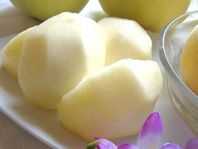 白桃设置航运山梨县自治州 3 洋葱,去皮的大糖桃和粗糙的河,和歌山县