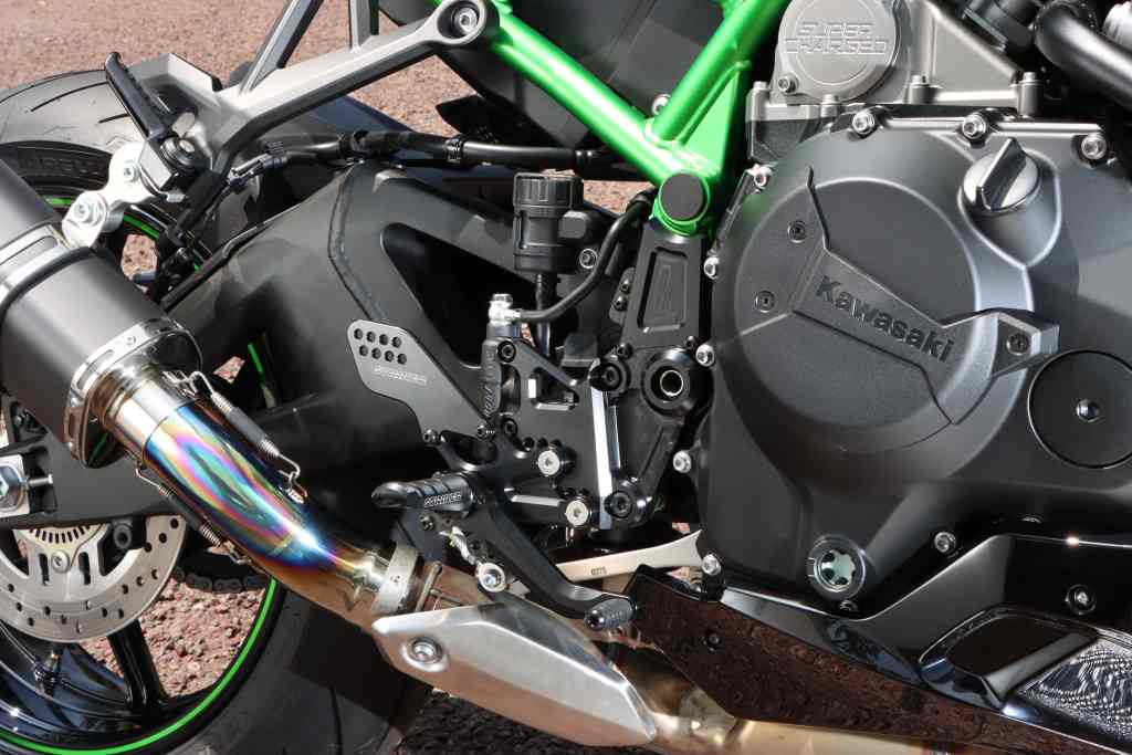 新作登場 STRIKER ストライカー Z900RS バックステップ シルバー 自動車・オートバイ