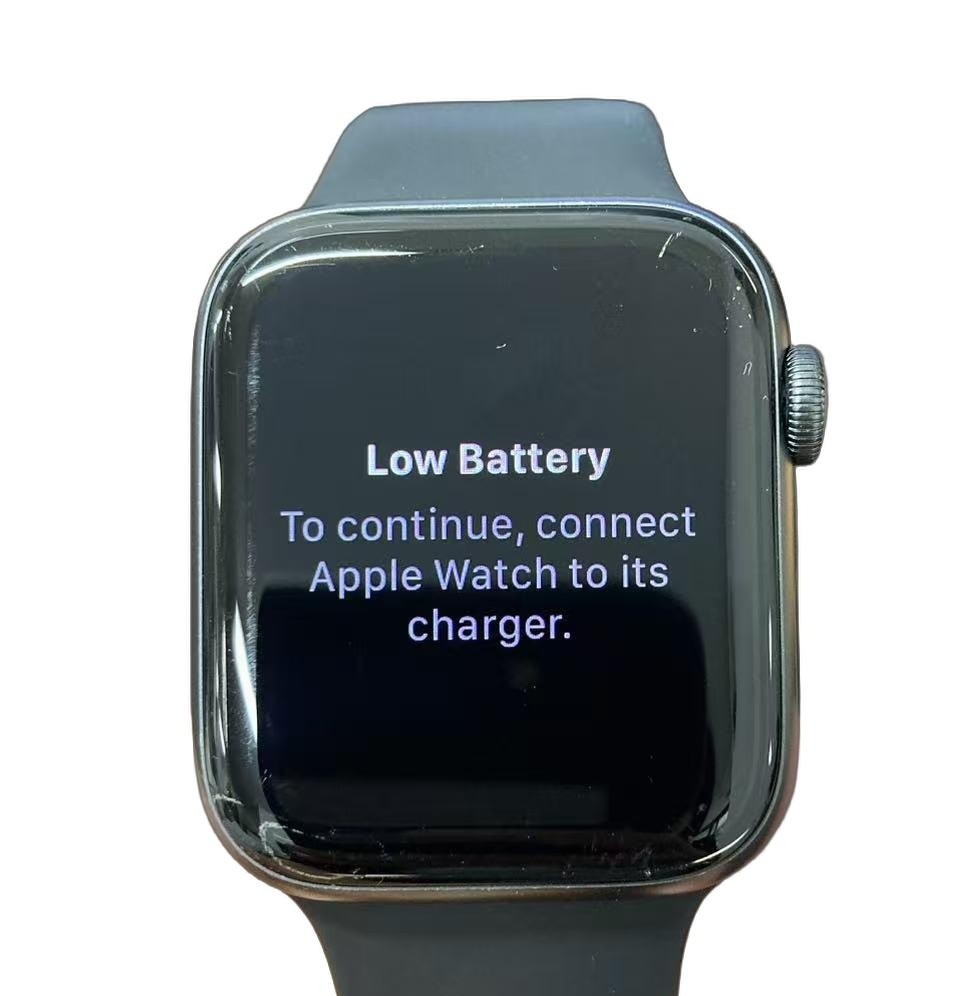 【中古】 Apple Watch SE GPSモデル 44mm MYDT2J/A アルミニウム ブラックスポーツバンド シリコンバンドあり｜FSモバイル