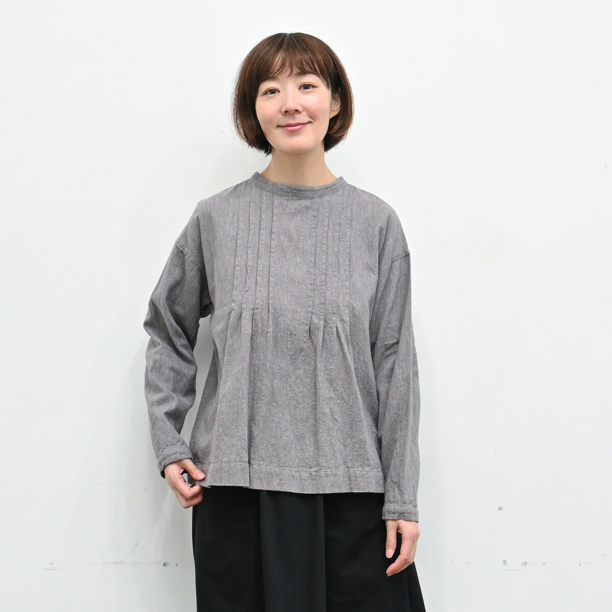 [公式ストア] SUN VALLEY サンバレー / コットン平織 部分 刺繍 ヘンリーネックプルオーバー SUN VALLEY [公式ストア] サンバレー / コットン平織 部分 刺繍