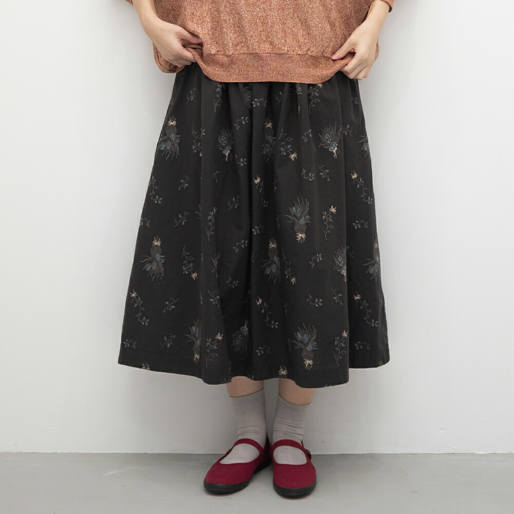 【SALE50%off】[公式ストア] tukuroi by SUN VALLEY ツクロイ / 綿麻平織 総柄刺繍 タックスカート