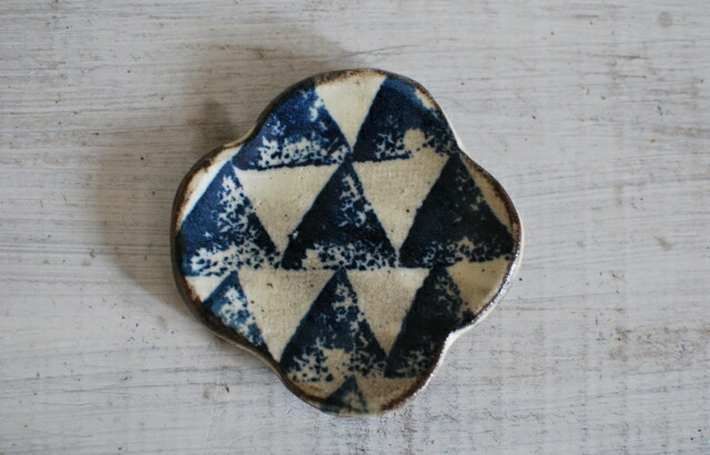 楽天市場 和食器 古染付 土物 四つ葉小皿 青三角 美濃焼 ミニプレート 豆皿 人気小皿 新商品sale Fucca限定価格 小皿 人気食器 ｆｕｃｃａ